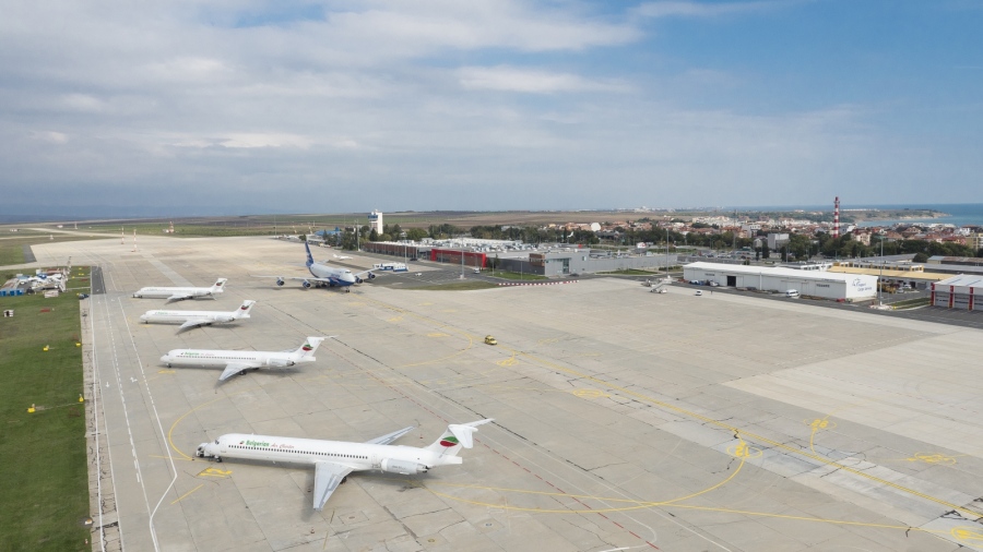 Правителството удължи концесията на летищата във Варна и Бургас